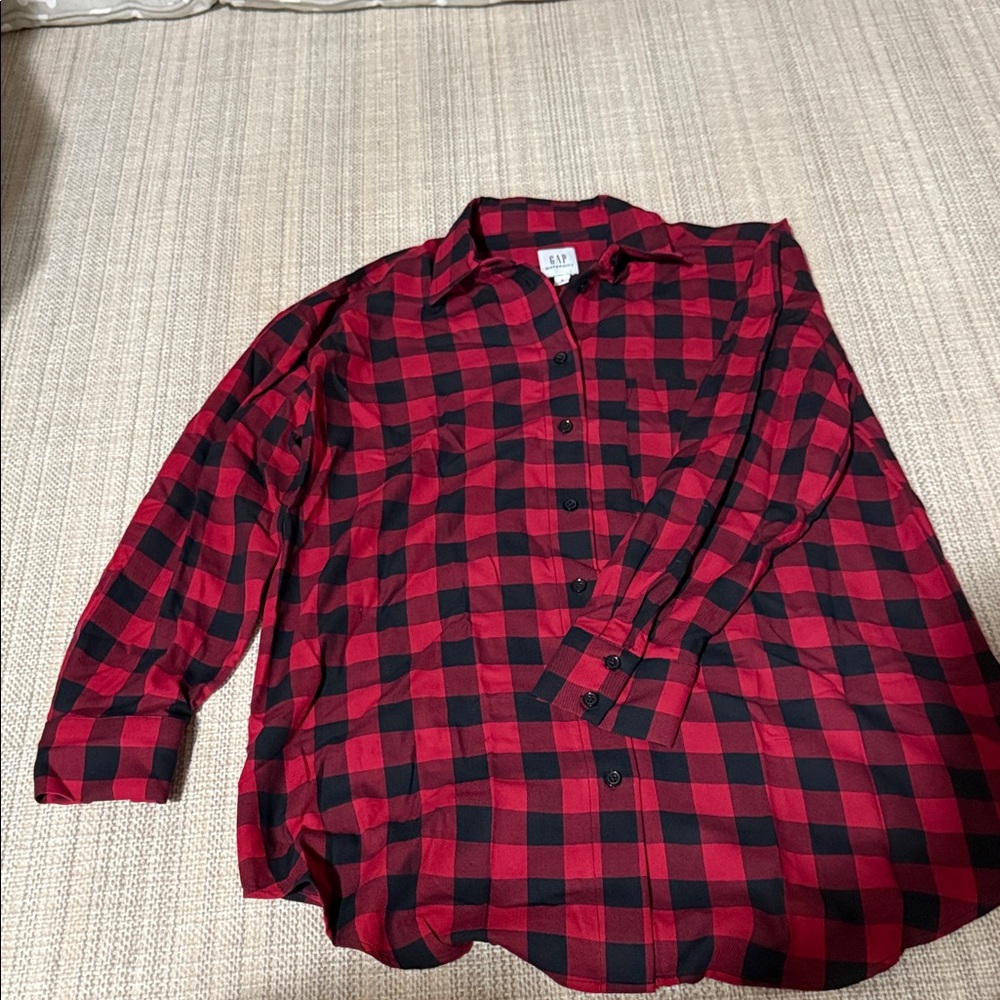 GAP Maternity Buttondown
